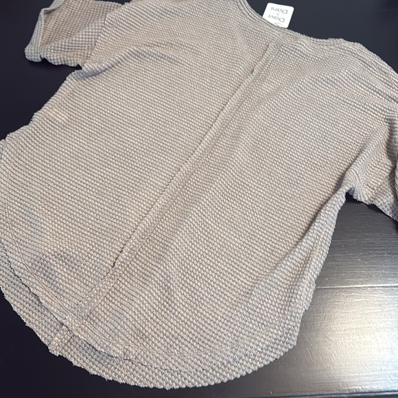 DAVI & DANI Tan knit top - Picture 6 of 6